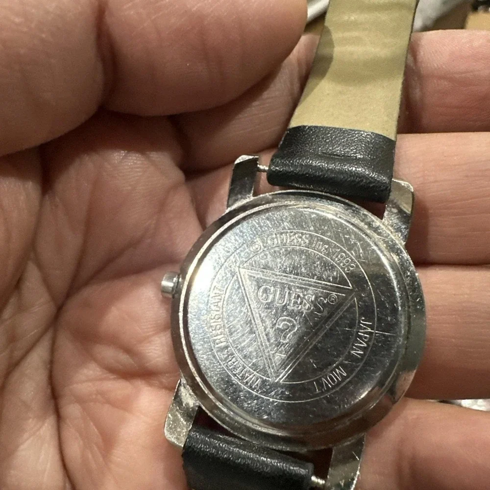 Working Vintage Guess Unisex Watch 1993 Silver Tone Gray Fancy Dial 34mm Fit 7.5